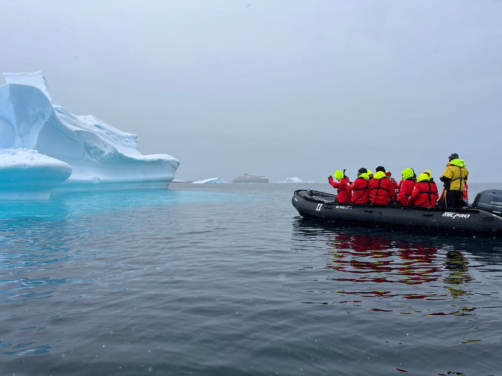 Iceberg cruising